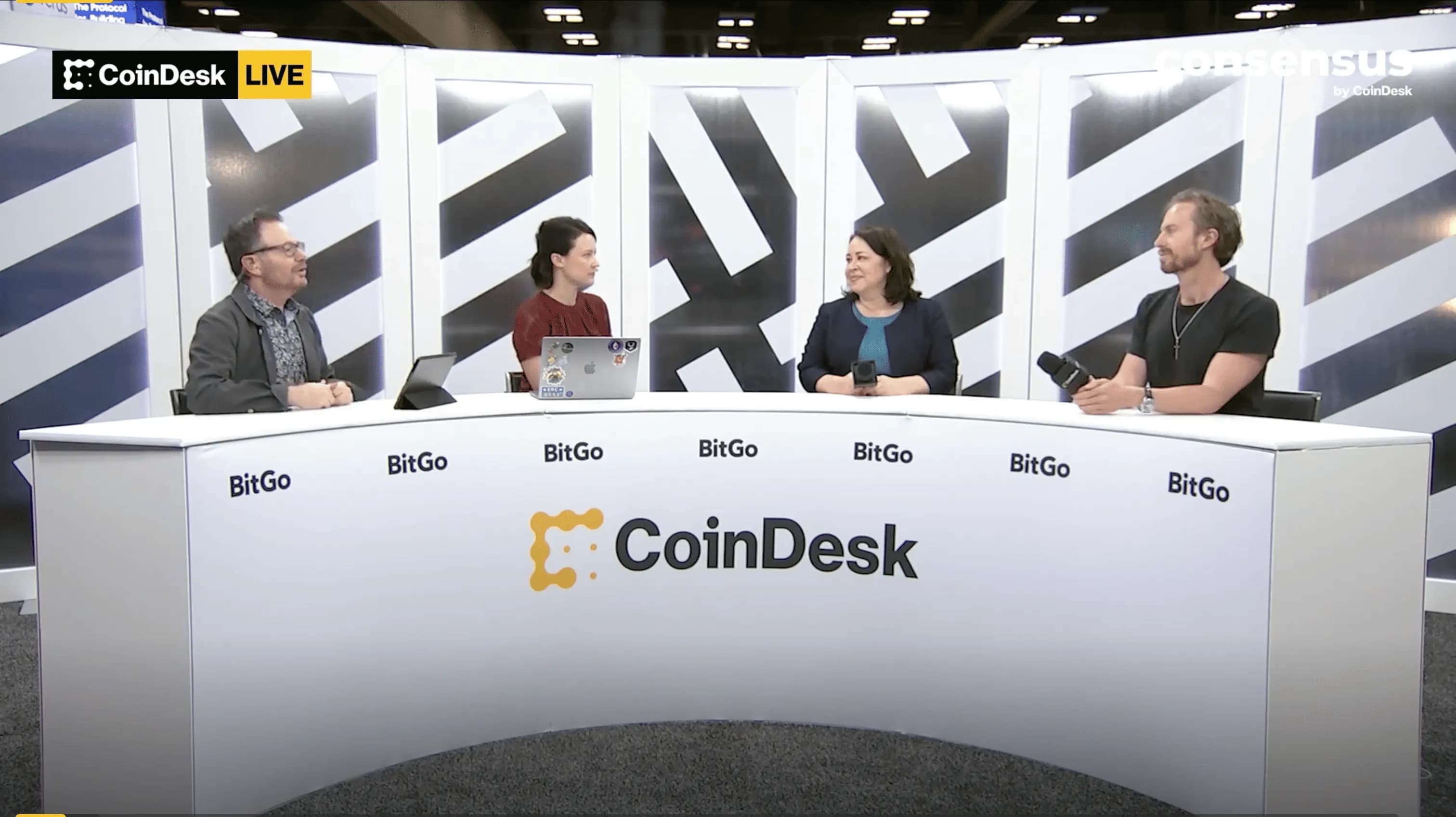 Image for Bitcoin OG está resolviendo el mayor riesgo de la IA | Erik Voorhees | Podcast Talking Tokens